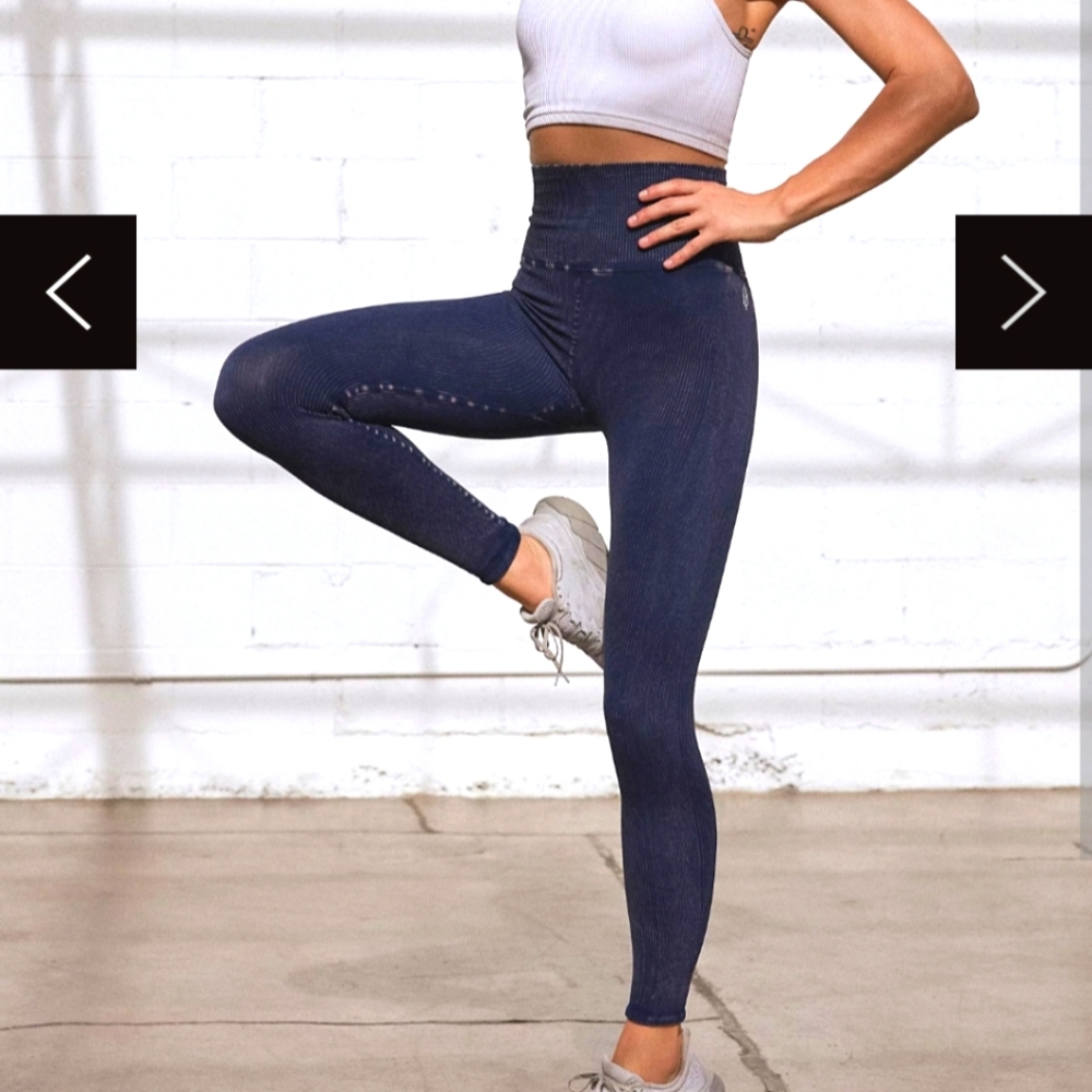 Free People Happiness Runs Leggings in Faded Deepest Navy M/L-fit more like a XS